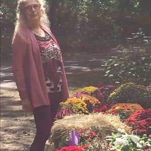 Meet your Posher, Mona